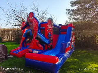 Skákací hrad pohlad z boku